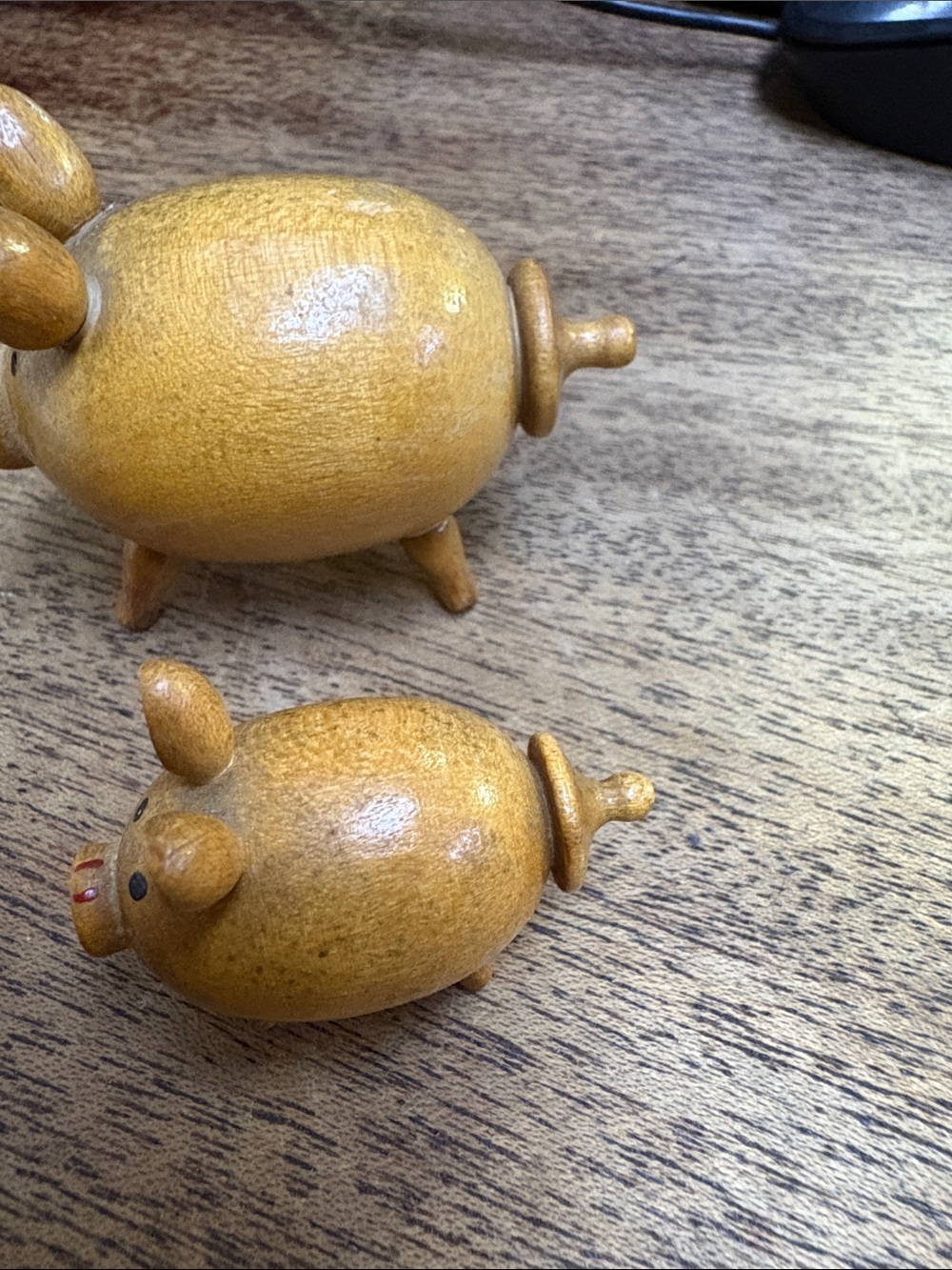 Handmade Wooden Pig Figurines - Set of 2, Honey Brown vintage mid century - Picture 4 of 7
